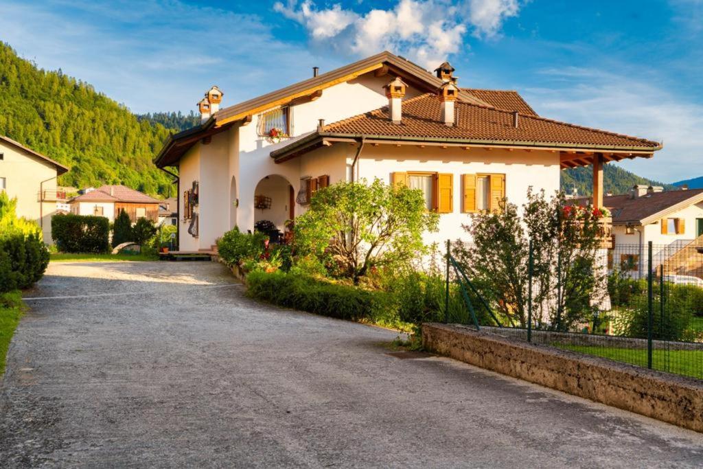 Villa Floris Кастелло-Тезино Экстерьер фото
